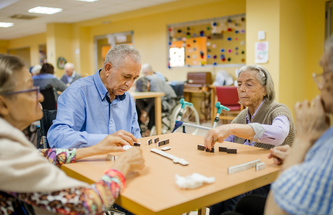 Carrusel sóller 4 Grupo ancianos jugando a dominó