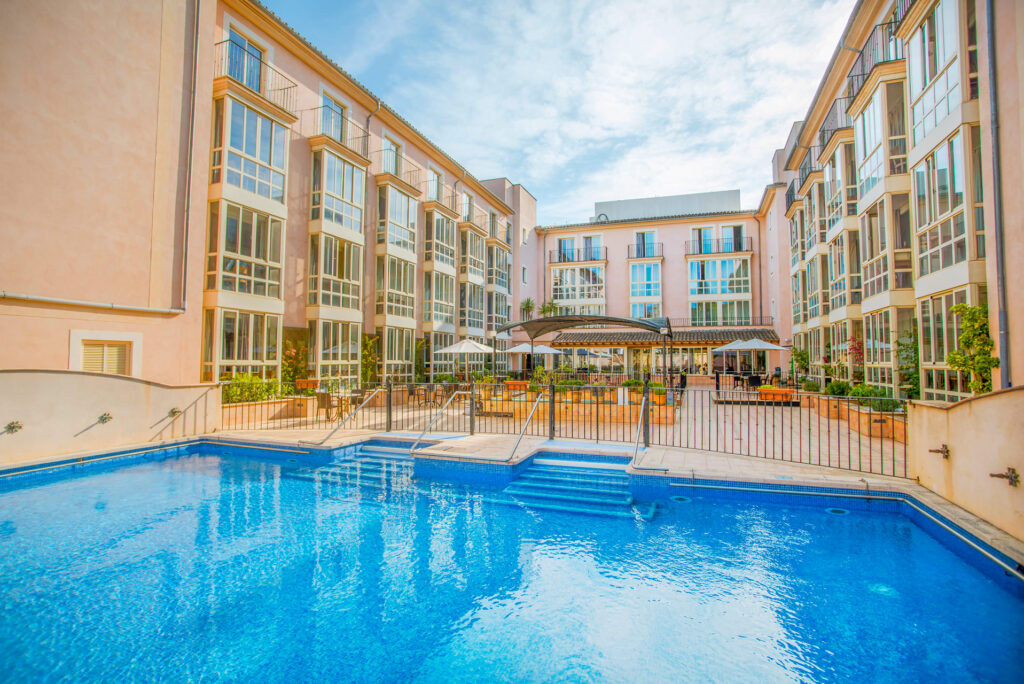 Residencia Fontsana con piscina